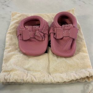 Freshly Picked Bow Baby Shoes